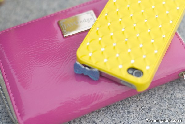 Dress Up Your Mobile Phone with Javo Edge