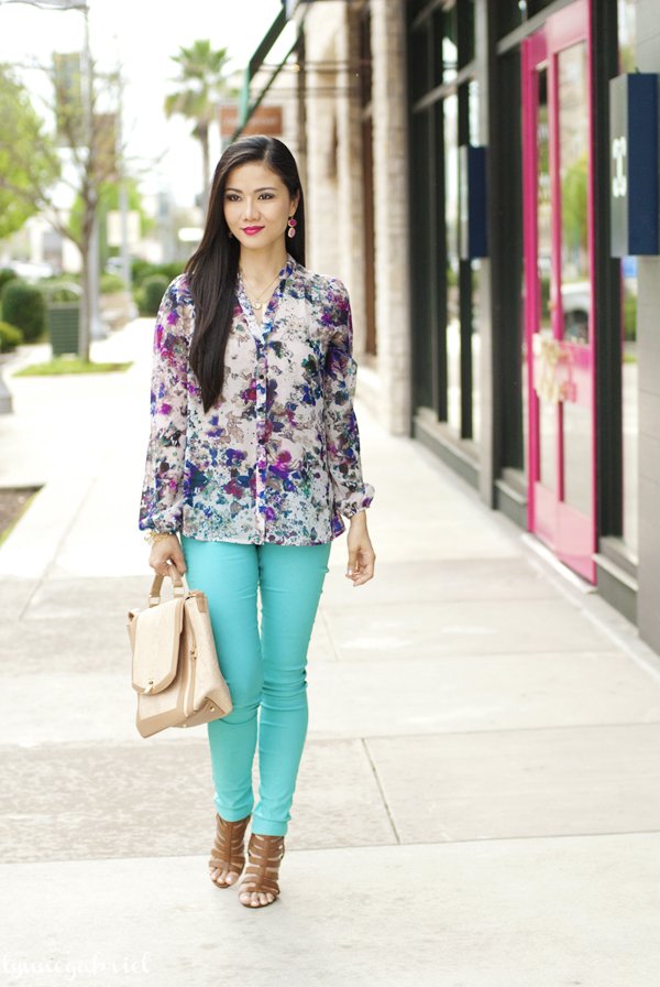 Floral Top and Turquoise Jeggings Outfit