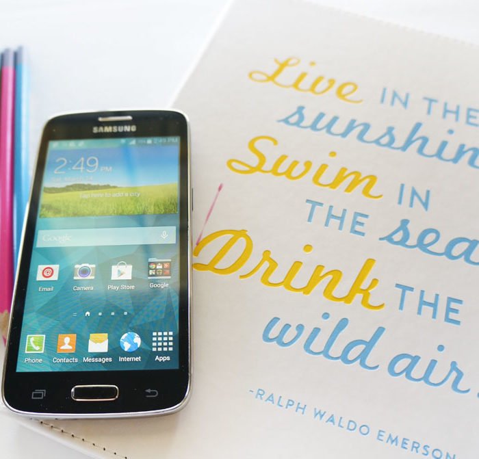 Being Fashionably Budget-Savvy with T-Mobile Simply Prepaid™