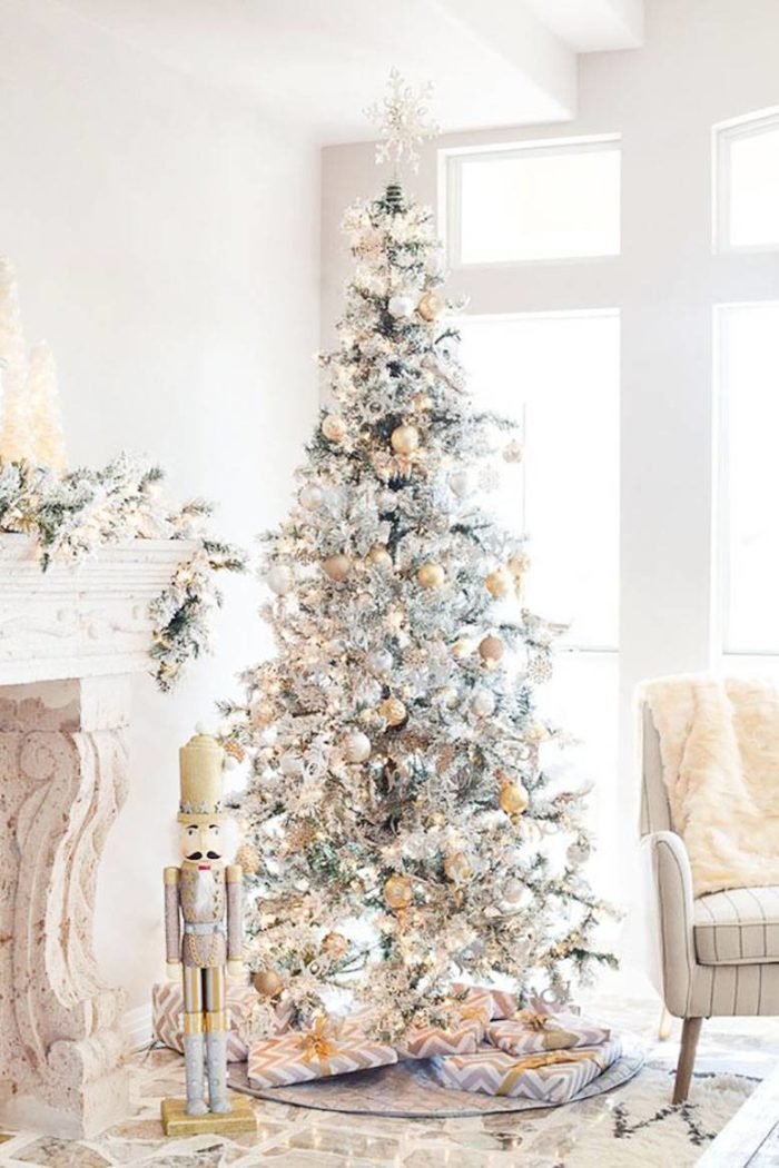 13 Amazingly Beautiful Christmas Tree Decorating Ideas